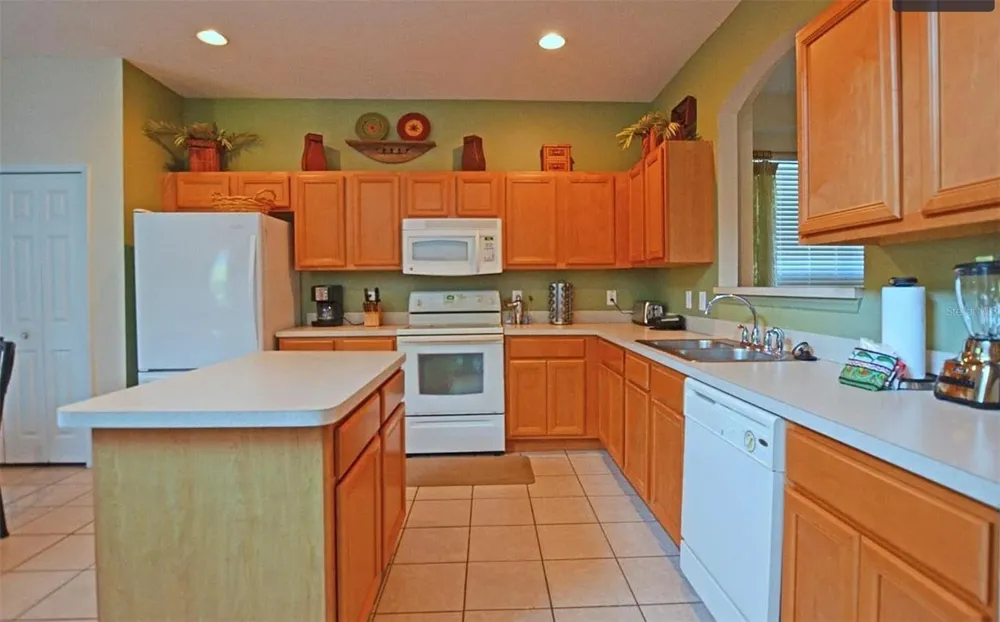 8646 LA ISLA DRIVE Kissimmee, FL 34747