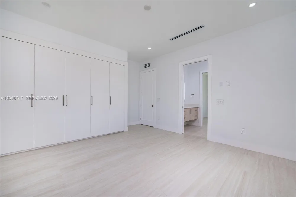 9951 SW 41st Ter Miami, FL 33165