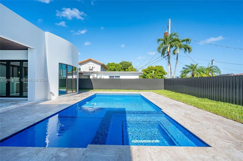 9951 SW 41st Ter Miami, FL 33165