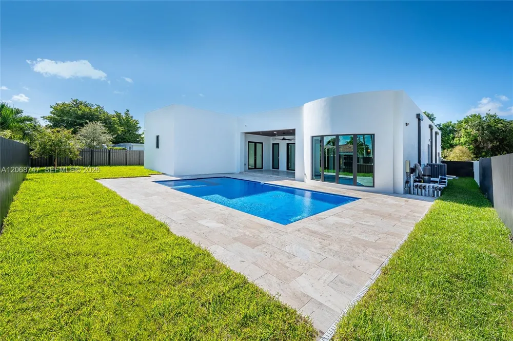 9951 SW 41st Ter Miami, FL 33165