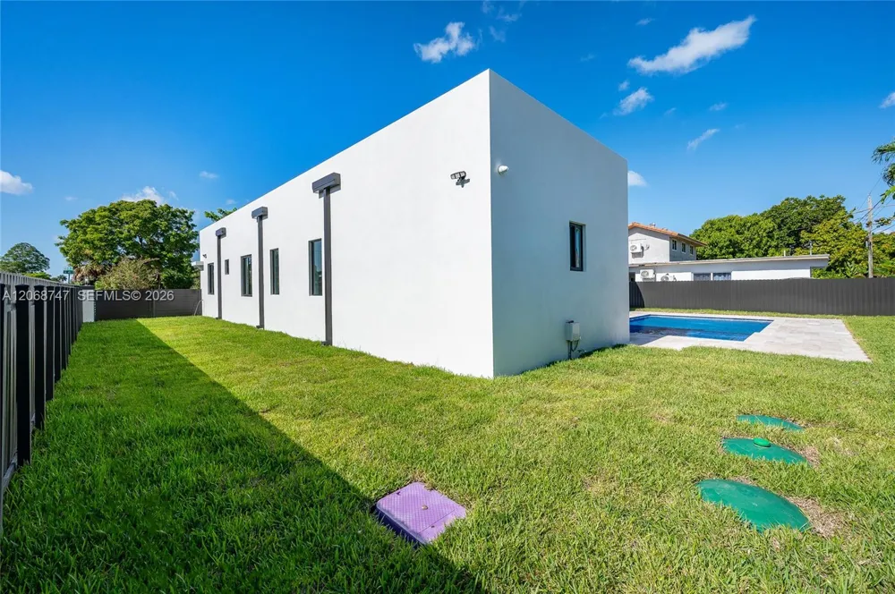 9951 SW 41st Ter Miami, FL 33165