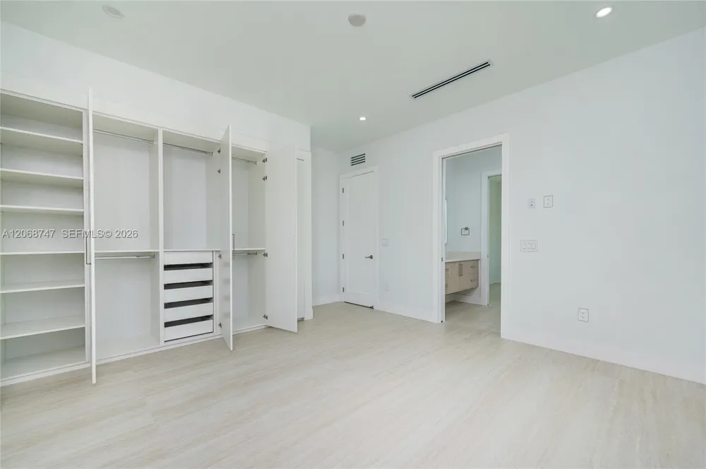 9951 SW 41st Ter Miami, FL 33165