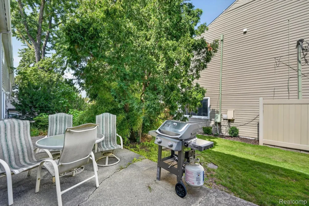 761 Kirts Boulevard Troy City, MI 48084