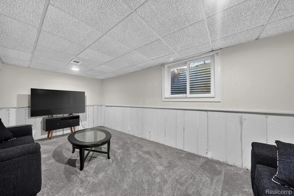 761 Kirts Boulevard Troy City, MI 48084