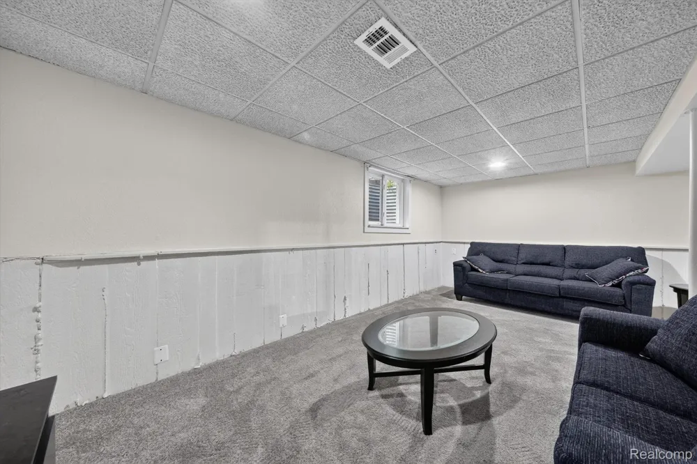 761 Kirts Boulevard Troy City, MI 48084