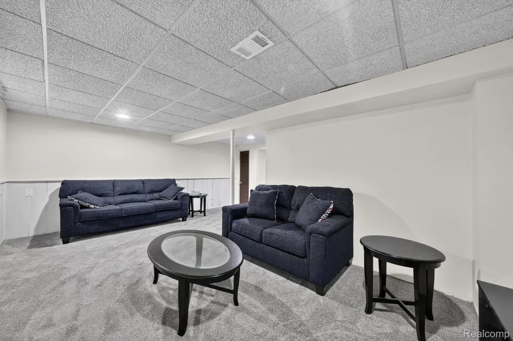 761 Kirts Boulevard Troy City, MI 48084