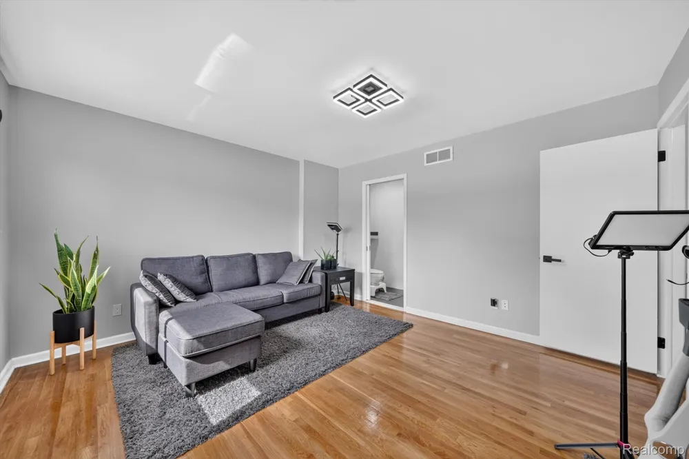 761 Kirts Boulevard Troy City, MI 48084