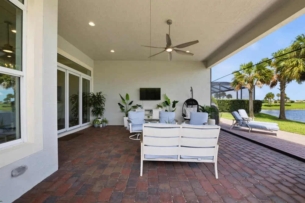 8635 SW Carrara Way Port St. Lucie, FL 34987