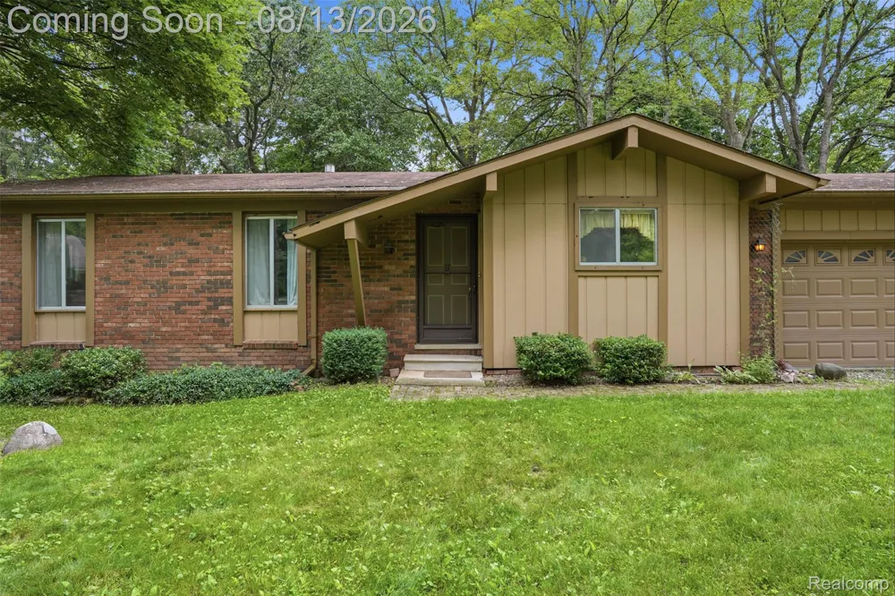 2742 Parkway Place Hartland Township, MI 48353