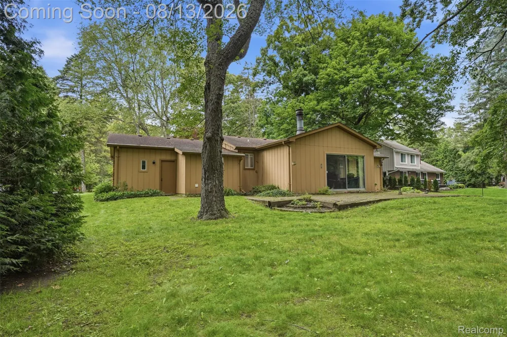 2742 Parkway Place Hartland Township, MI 48353