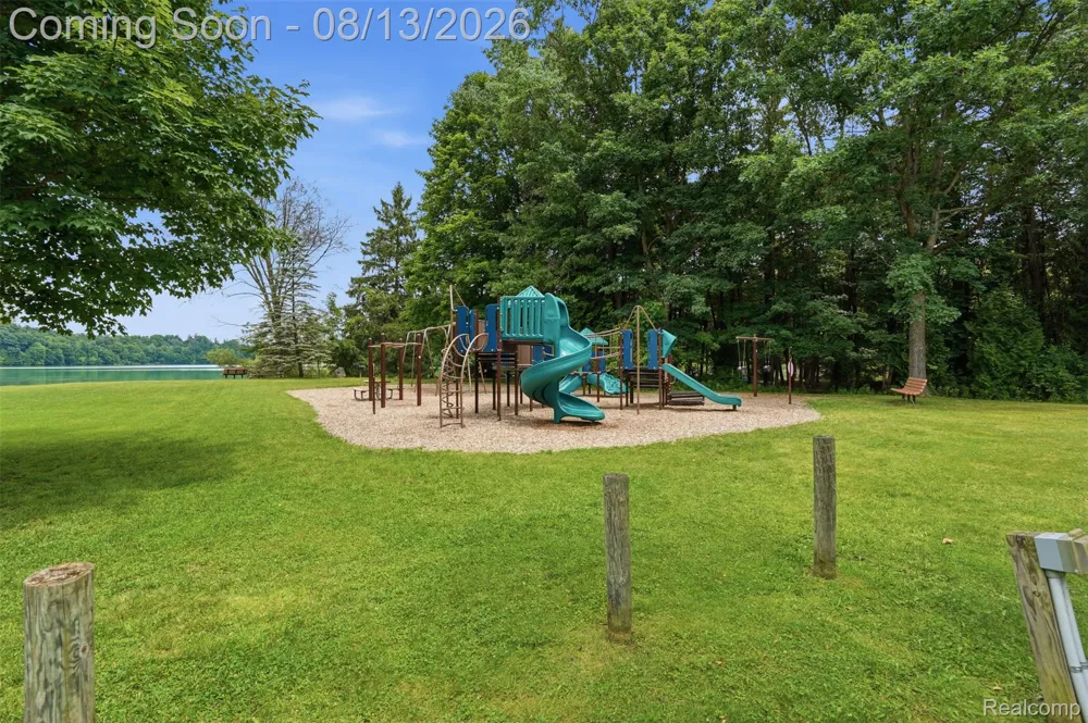 2742 Parkway Place Hartland Township, MI 48353