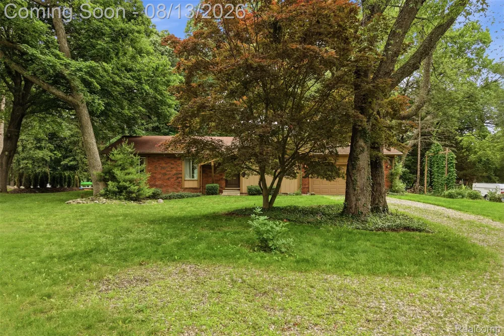 2742 Parkway Place Hartland Township, MI 48353