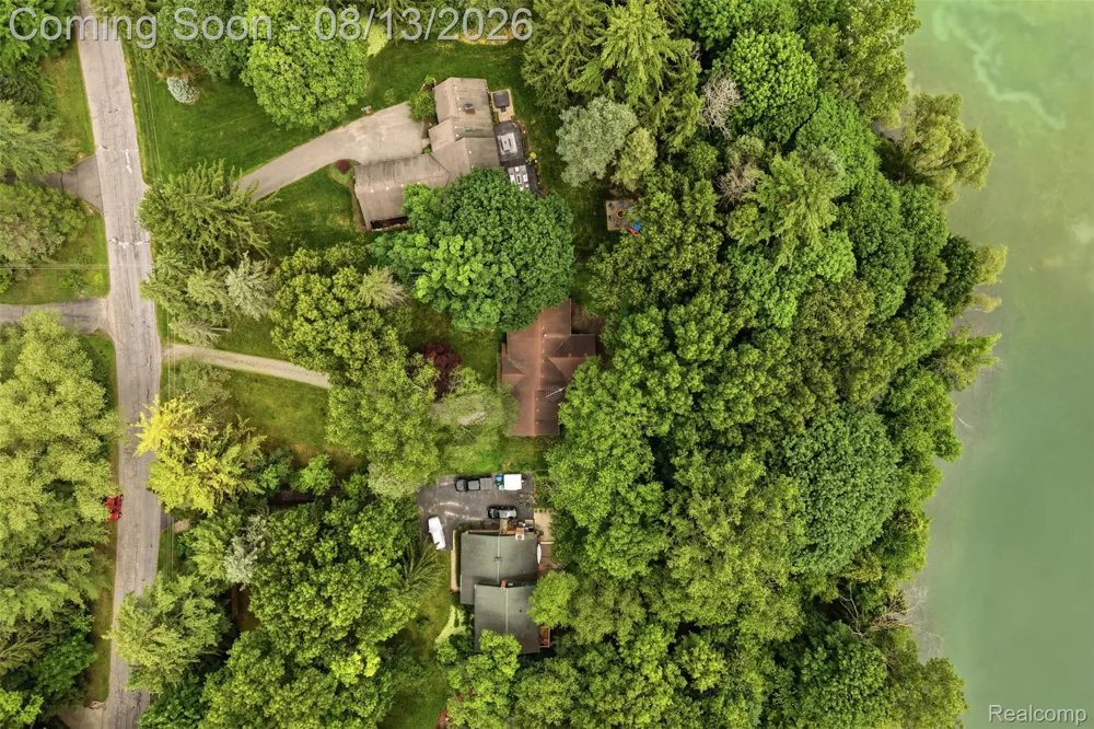 2742 Parkway Place Hartland Township, MI 48353