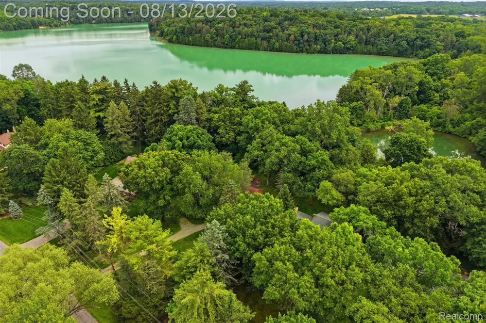 2742 Parkway Place Hartland Township, MI 48353