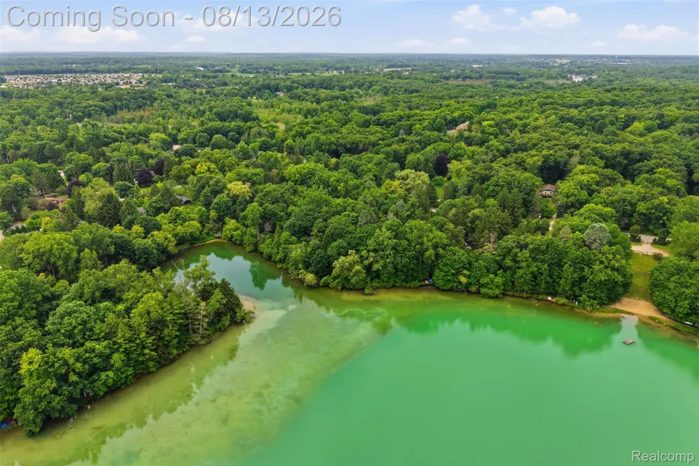 2742 Parkway Place Hartland Township, MI 48353