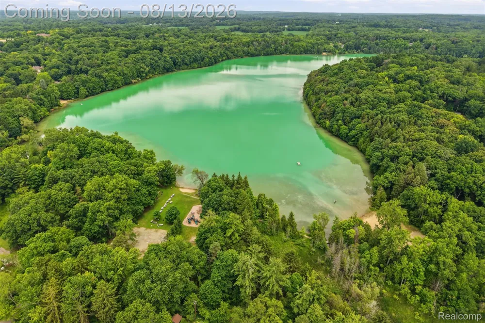 2742 Parkway Place Hartland Township, MI 48353