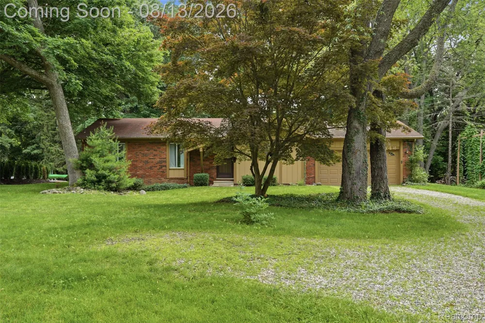 2742 Parkway Place Hartland Township, MI 48353