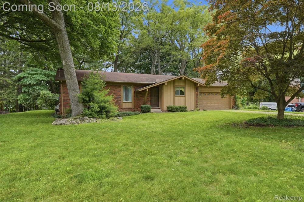 2742 Parkway Place Hartland Township, MI 48353