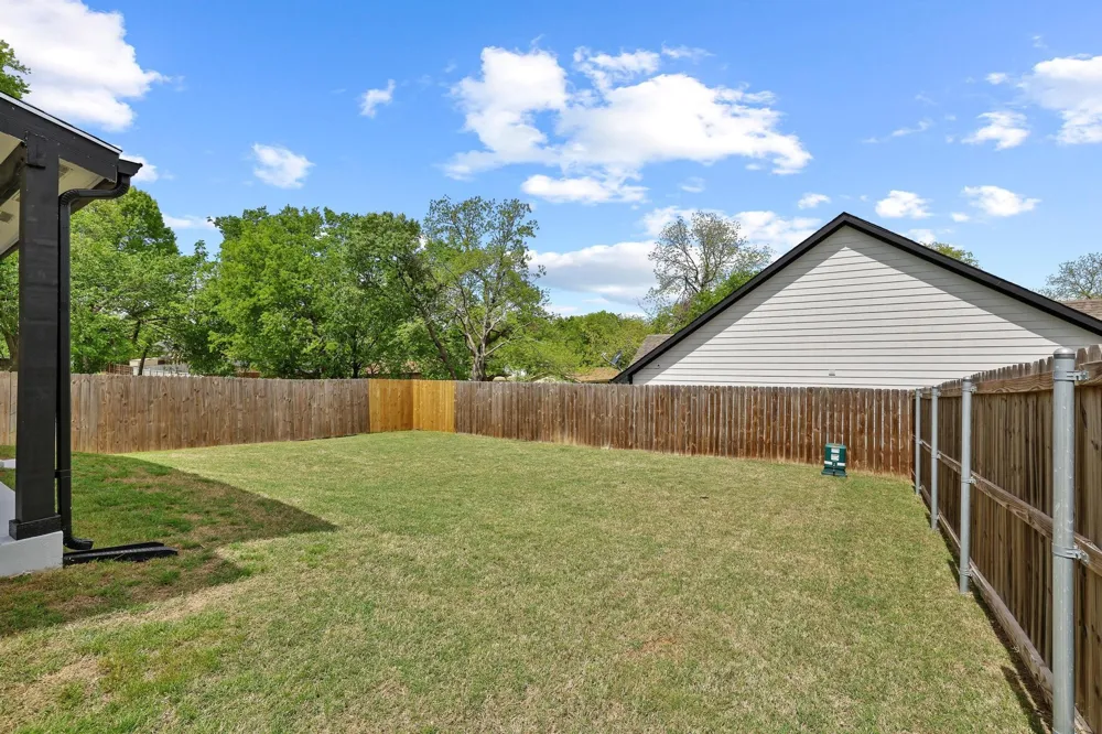 776 E Fulton Street Van Alstyne, TX 75495