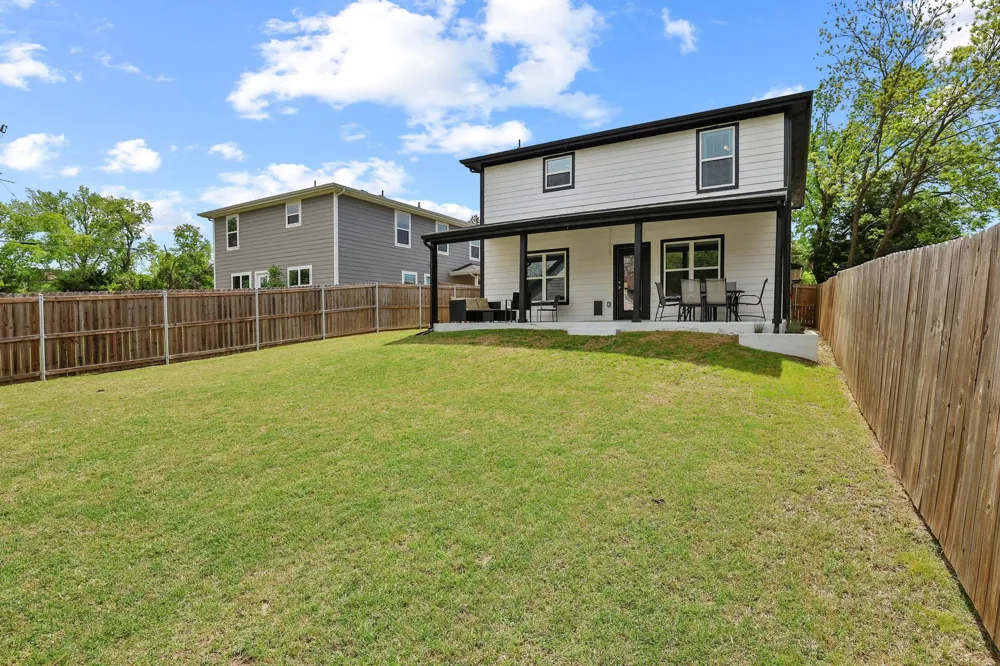 776 E Fulton Street Van Alstyne, TX 75495
