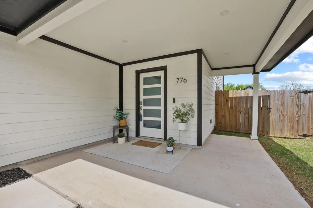 776 E Fulton Street Van Alstyne, TX 75495