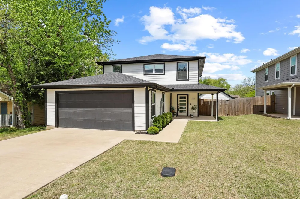 776 E Fulton Street Van Alstyne, TX 75495