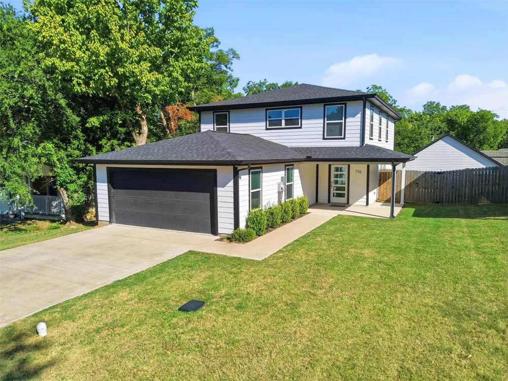 776 E Fulton Street Van Alstyne, TX 75495