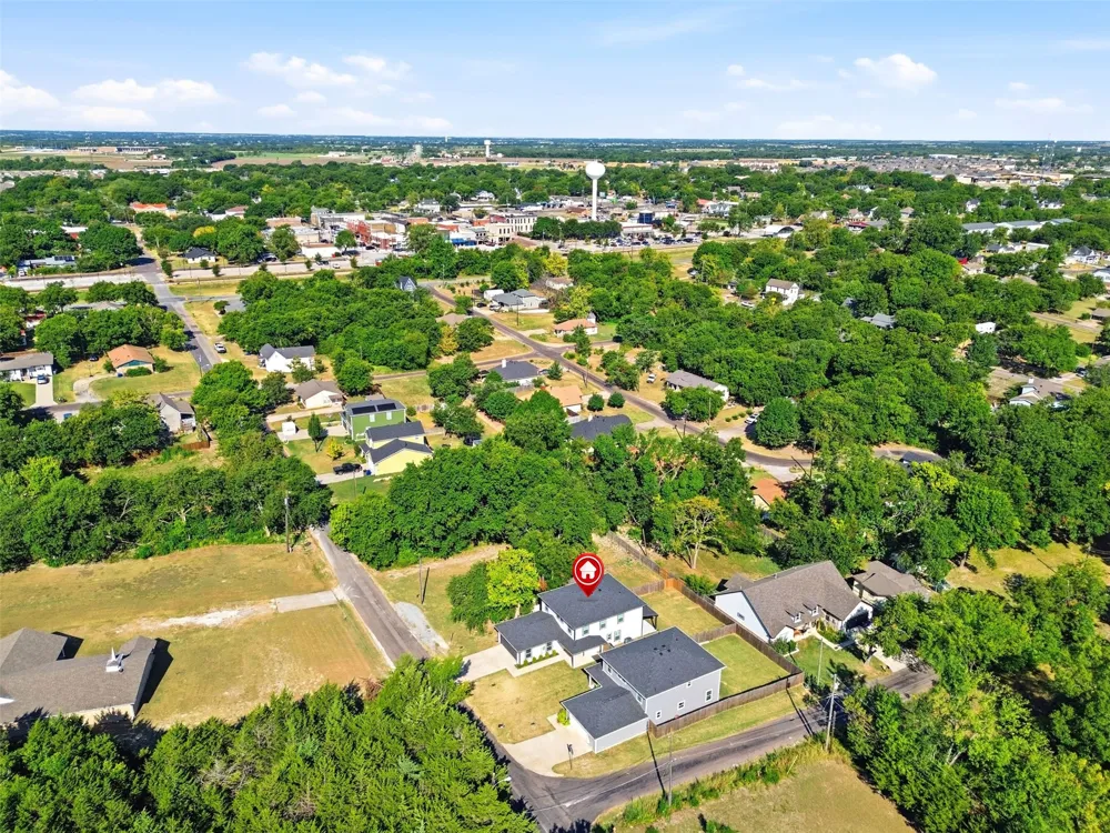 776 E Fulton Street Van Alstyne, TX 75495
