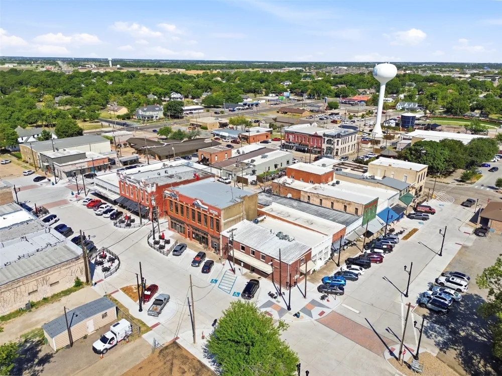 776 E Fulton Street Van Alstyne, TX 75495