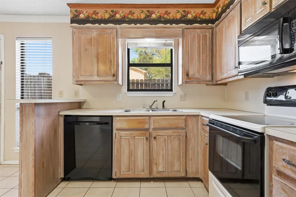 1371 S 11th Street Waco, TX 76706