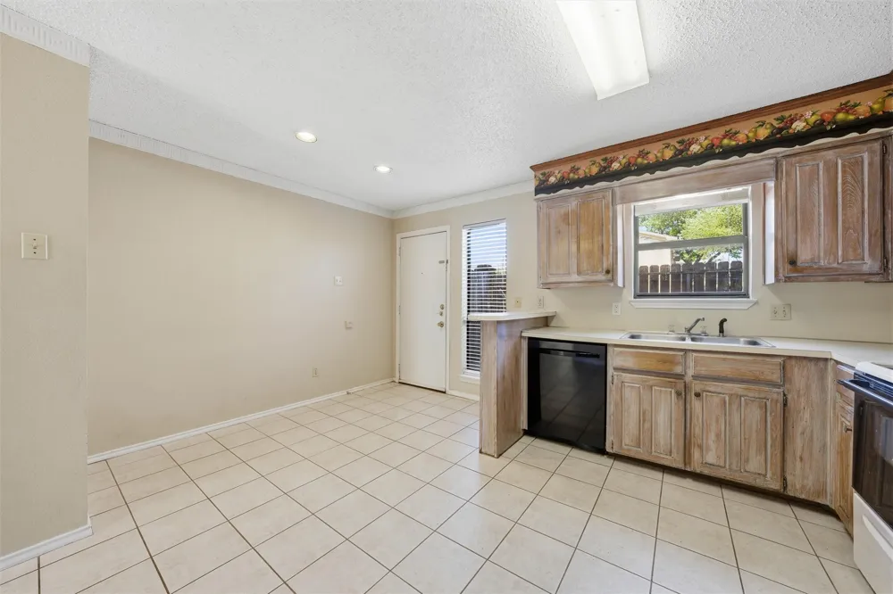 1371 S 11th Street Waco, TX 76706