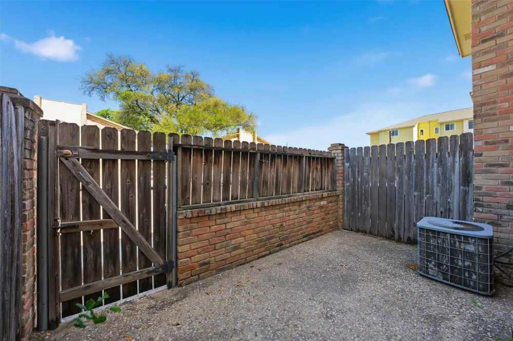 1371 S 11th Street Waco, TX 76706