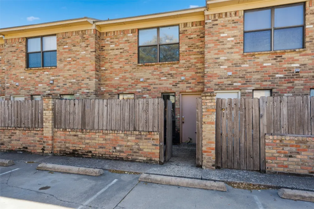 1371 S 11th Street Waco, TX 76706