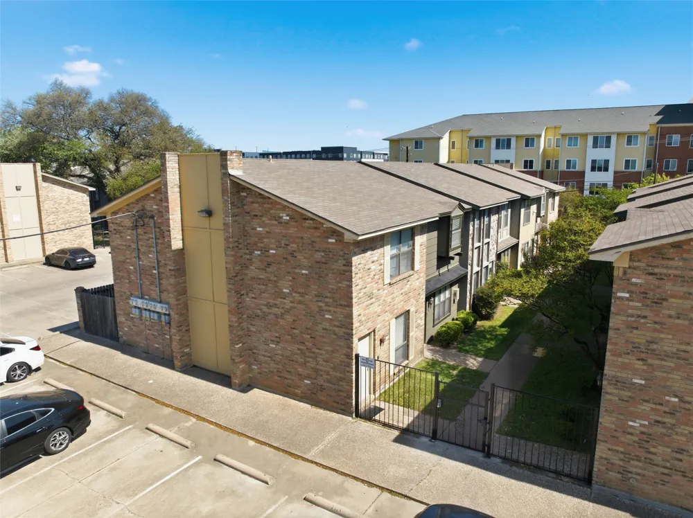 1371 S 11th Street Waco, TX 76706