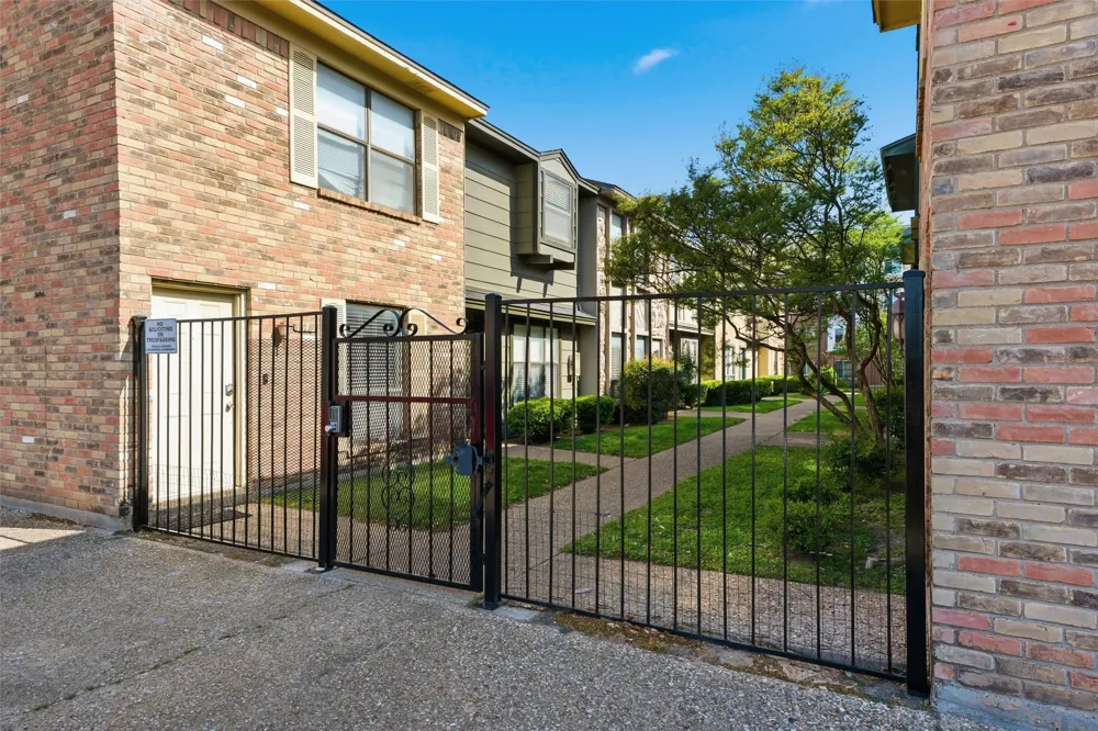 1371 S 11th Street Waco, TX 76706