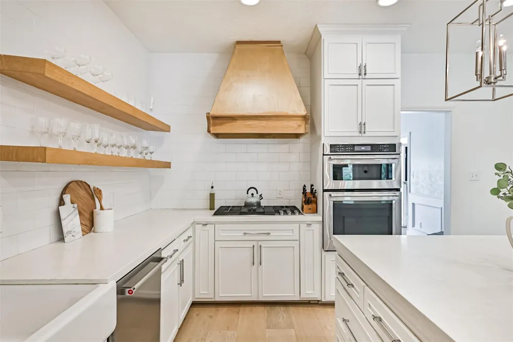 11 Haverford Lane Friendswood, TX 77546