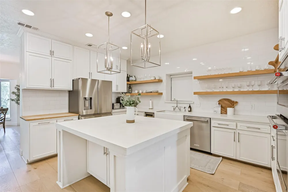 11 Haverford Lane Friendswood, TX 77546