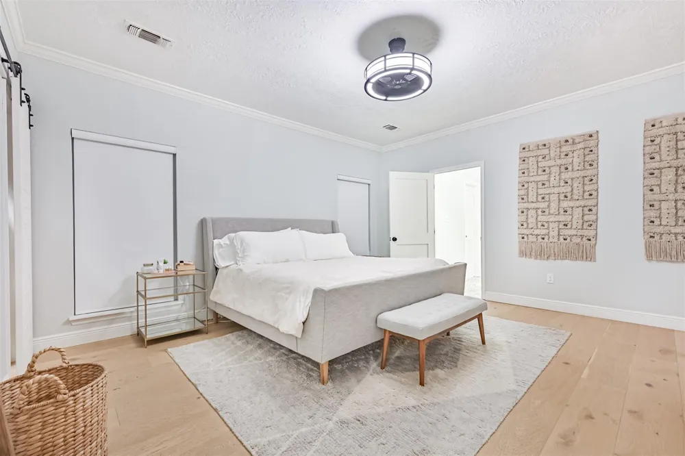11 Haverford Lane Friendswood, TX 77546