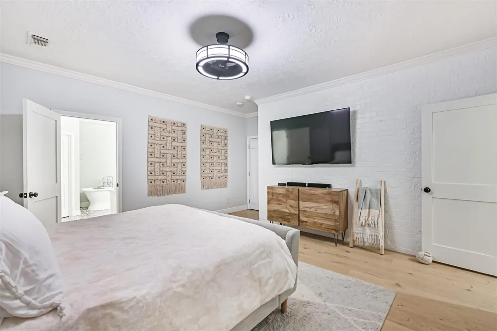 11 Haverford Lane Friendswood, TX 77546
