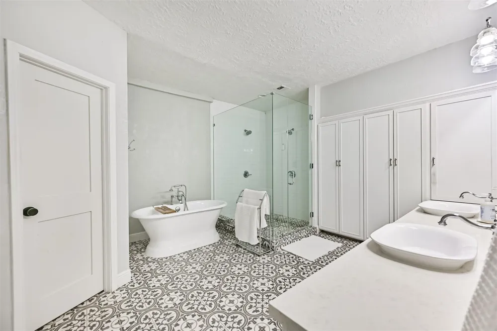 11 Haverford Lane Friendswood, TX 77546