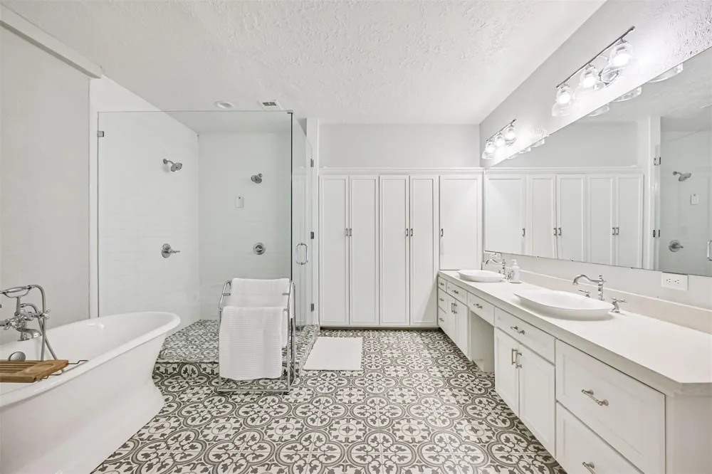 11 Haverford Lane Friendswood, TX 77546