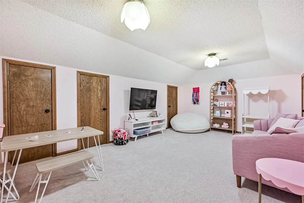 11 Haverford Lane Friendswood, TX 77546