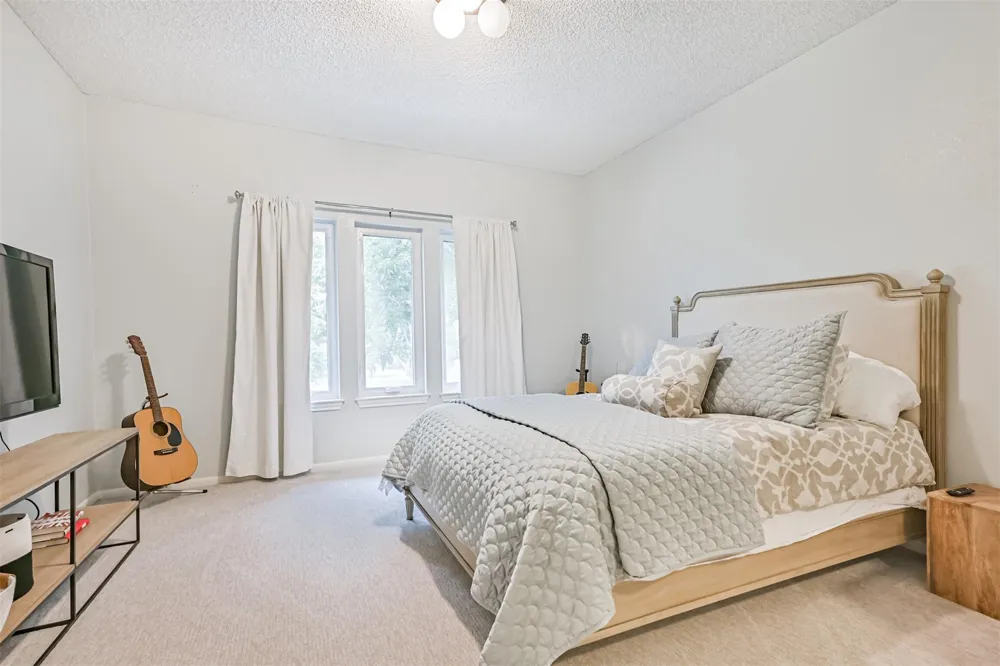 11 Haverford Lane Friendswood, TX 77546