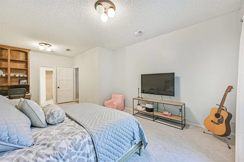 11 Haverford Lane Friendswood, TX 77546