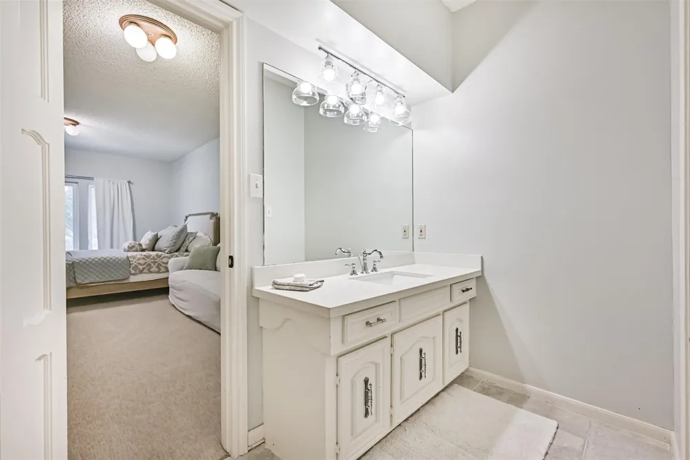 11 Haverford Lane Friendswood, TX 77546