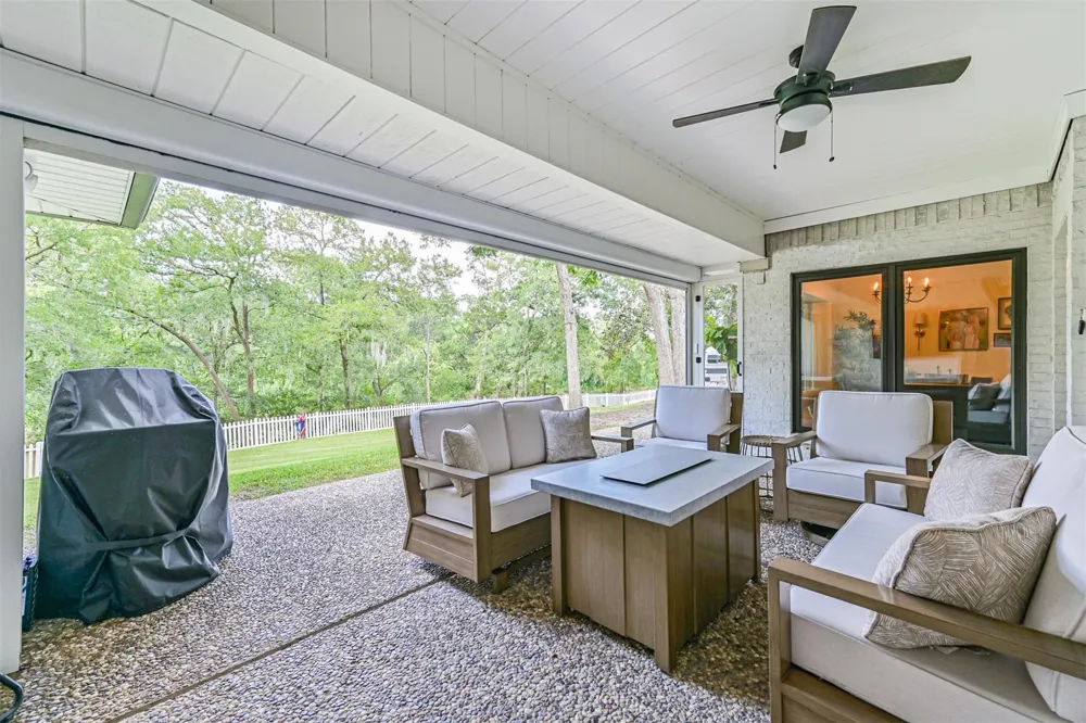 11 Haverford Lane Friendswood, TX 77546