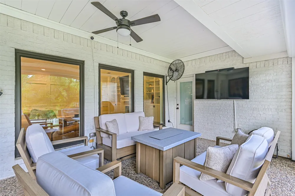 11 Haverford Lane Friendswood, TX 77546