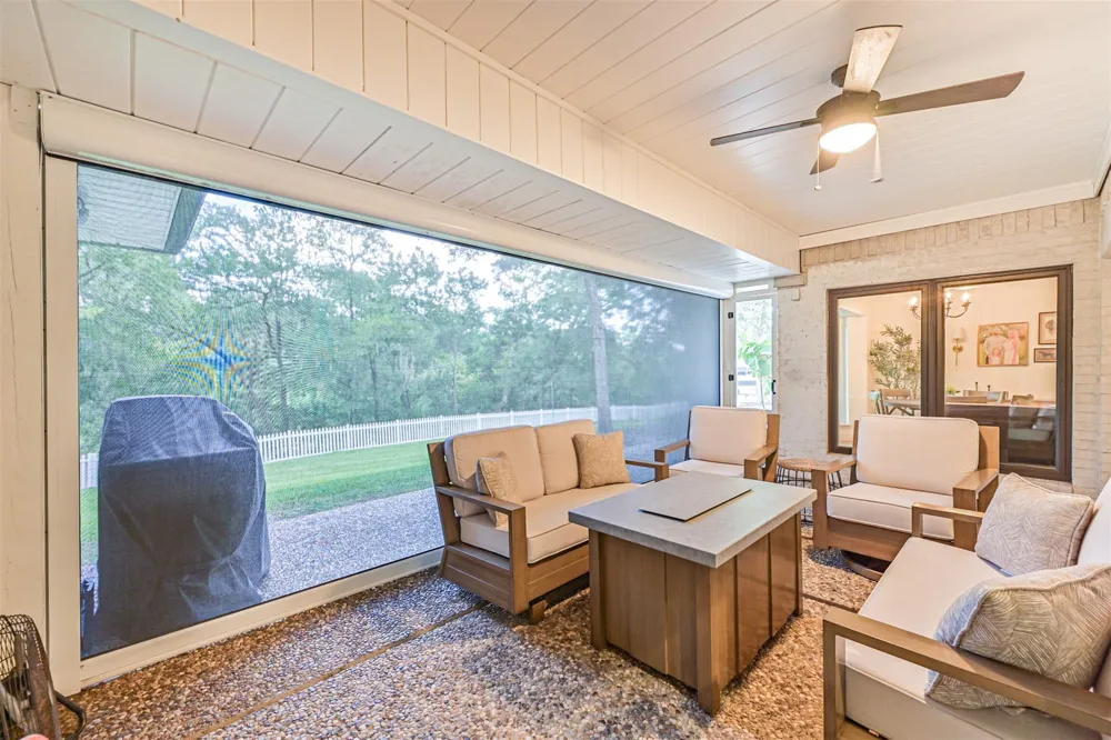 11 Haverford Lane Friendswood, TX 77546