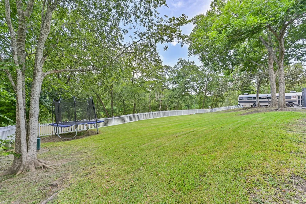 11 Haverford Lane Friendswood, TX 77546