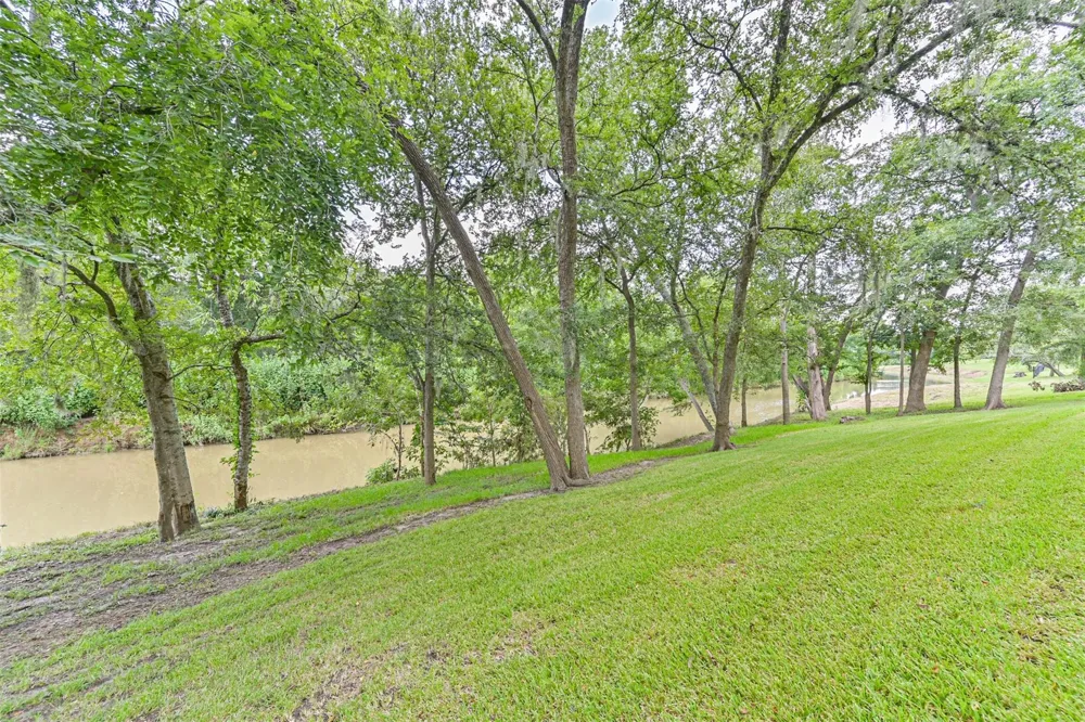 11 Haverford Lane Friendswood, TX 77546